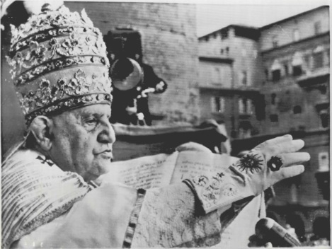 Photo of Pope John XXIII at his coronation.